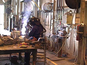 Holding the head in the same posture while welding